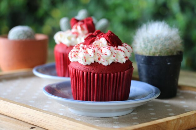 Photo close-up des cupcakes sur la table