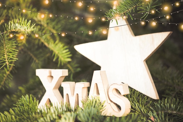 Photo close-up de la décoration de noël sur l'arbre