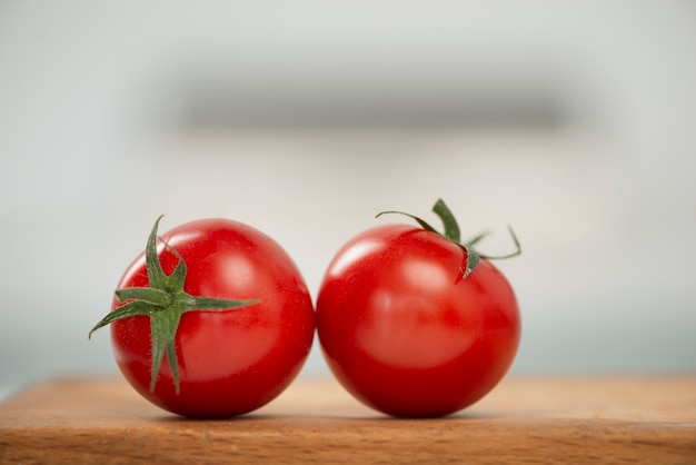 Close-up de délicieuses tomates rouges