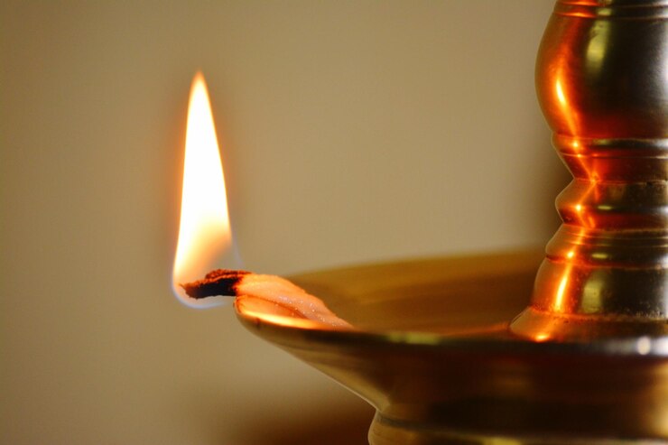 Photo close-up d'un diya éclairé