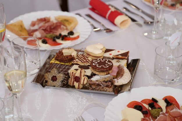 Photo close-up du dessert servi sur la table