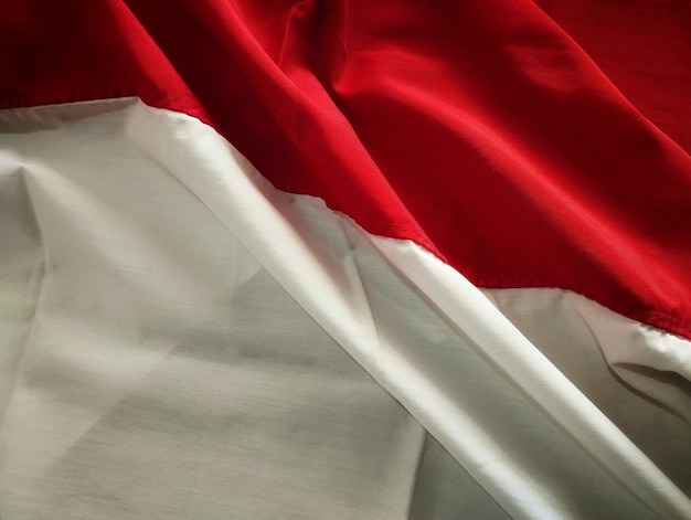 Close-up du drapeau indonésien rouge et blanc pour le jour de l'indépendance du 17 août