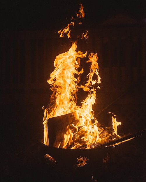 Close-up du feu la nuit