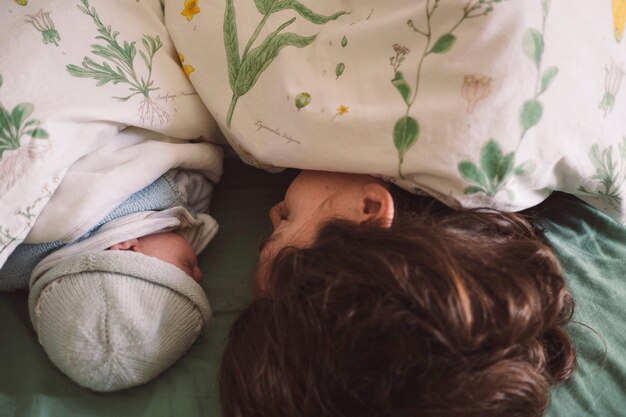 Close-up du sommeil dans le lit