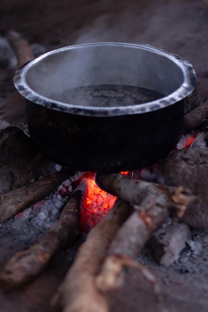 Photo close-up du thé en flammes