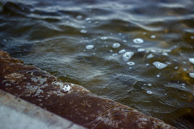 Photo close-up de l'eau ondulée