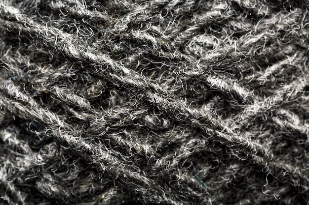 Close-up de fil de laine avec des fils gris pour la couture