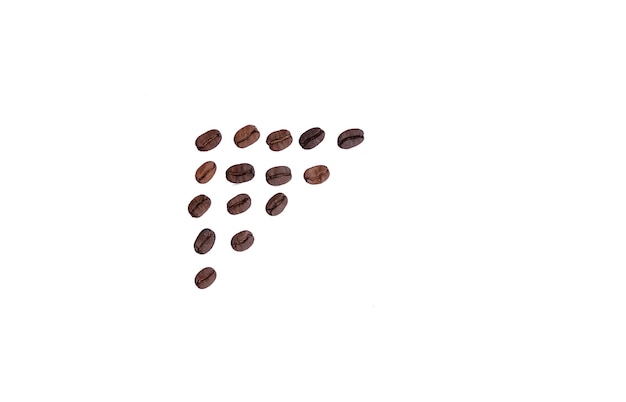 Photo close-up de grains de café sur un fond blanc