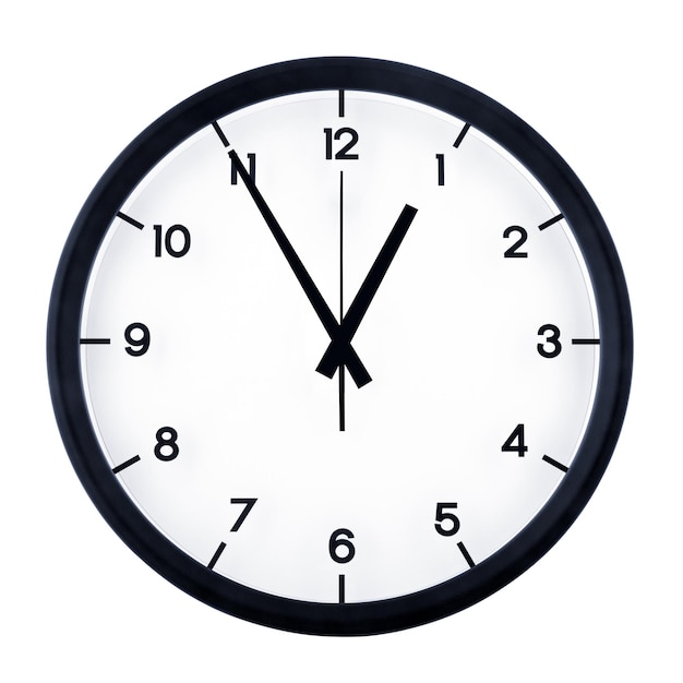 Close-up de l'horloge sur fond blanc