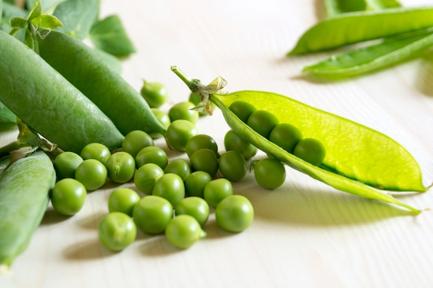 Close-up de jeunes pois verts