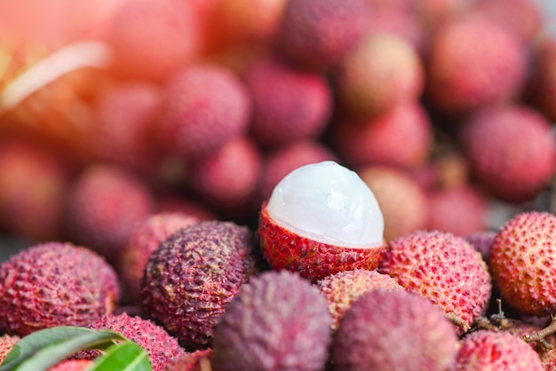 Photo close up litchi fruit litchi mûr frais pelé de l'arbre de litchi aux fruits tropicaux thaïlande en été