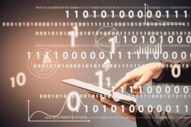 Close-up de la main d'un homme d'affaires pointant vers une tablette interface lumineuse abstraite avec code binaire et graphique d'affaires Technologie de l'information et concept de données Double exposition