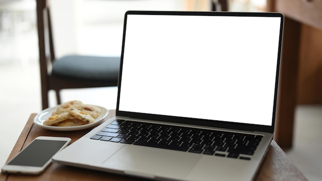 Close-up de l'ordinateur portable sur la table