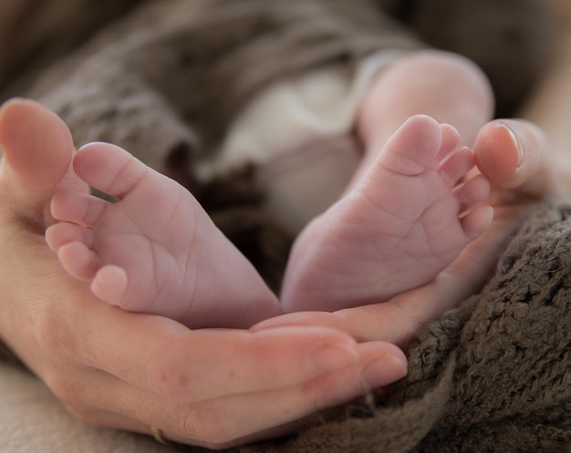 Close-up des pieds du bébé
