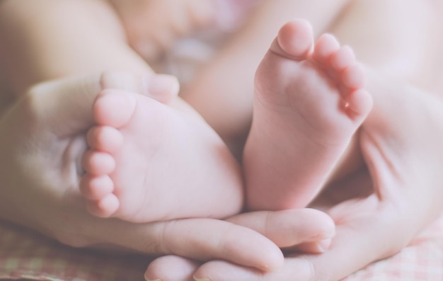 Close-up des pieds du bébé