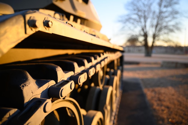 Photo close-up des pistes de chars de guerre