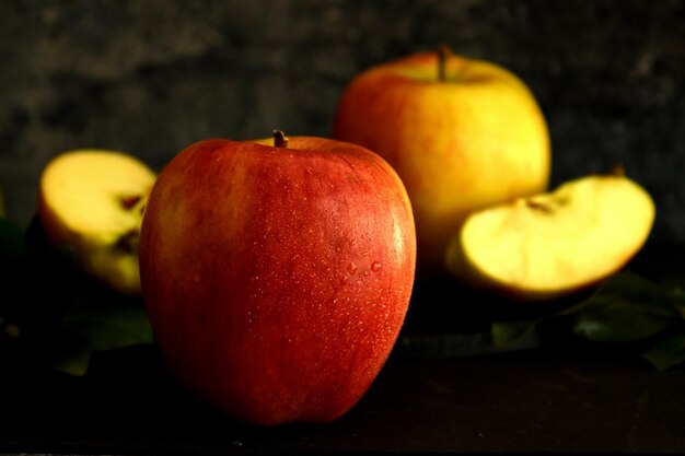 Photo close-up de la pomme sur la table