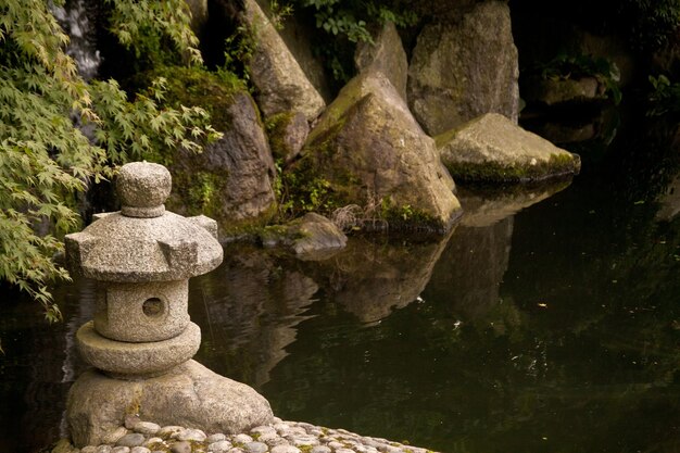 Close-up de la statue contre l'eau