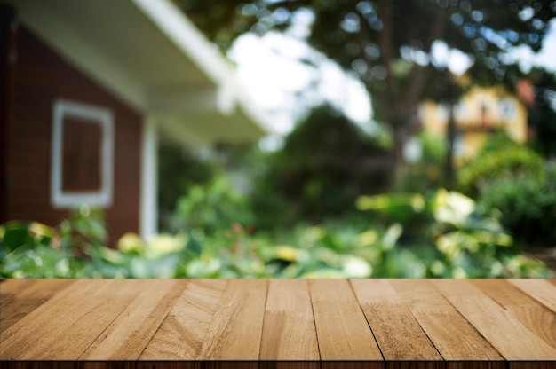 Close-up d'une table en bois par bâtiment