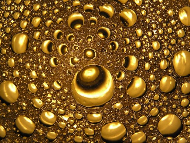 Close up texture bulles d'or abstrait métal liquide