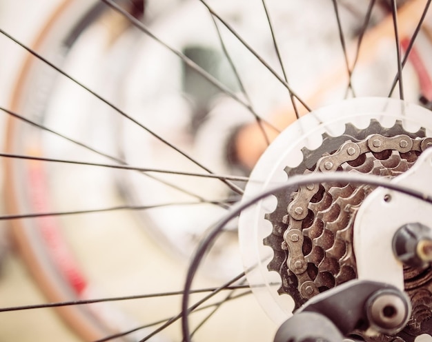 Photo close-up d'un vélo sur une corde