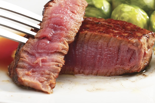 Close-up de la viande dans l'assiette