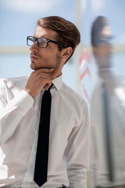 Close uppensive businessman standing in officebusiness people