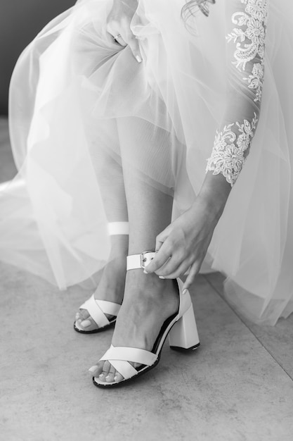 Closeup portrait de jeune mariée magnifique. Mariage. Tourné en studio.