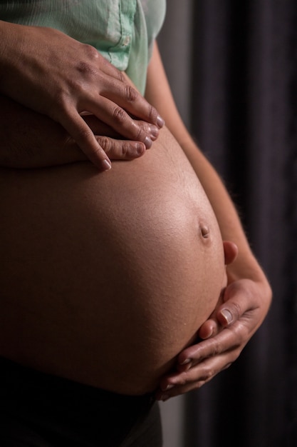 Closeup ventre femme enceinte