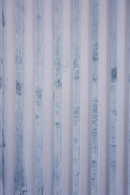 Clôture en fer ondulé libre peint avec de la peinture blanche