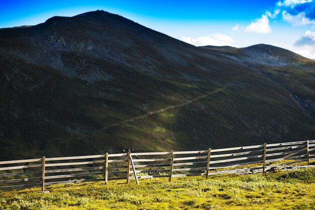 Clôture de la Norvège dans les montagnes fond de paysage hd