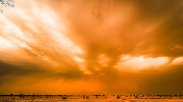 Cloudy avec le coucher du soleil clodus de la pluie balck couleur des nuages de pluie strom