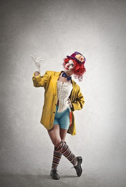 Clown féminin heureux