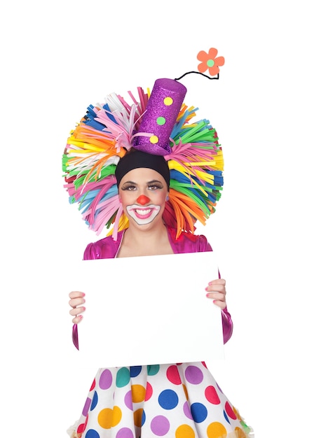 Clown fille drôle avec une publicité vide pour texte isolé sur fond blanc
