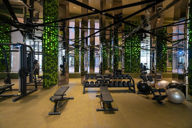 Club de fitness intérieur luxueux