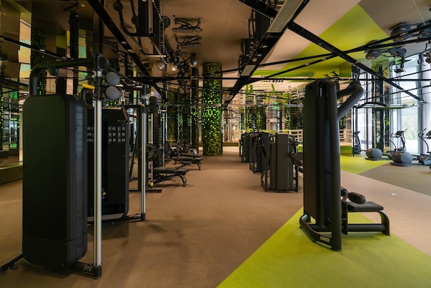 Club de fitness intérieur luxueux