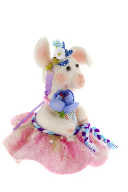 Photo cochon jouet blanc dans une jupe rose