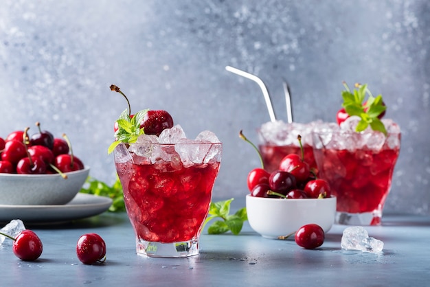 Cocktail alcholique d'été à la cerise