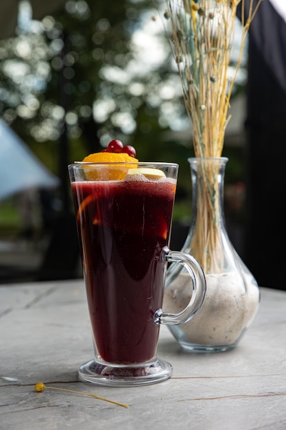 cocktail alcoolisé chaud à base de vin et d'épices