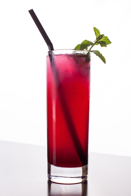 Cocktail alcoolisé rouge français