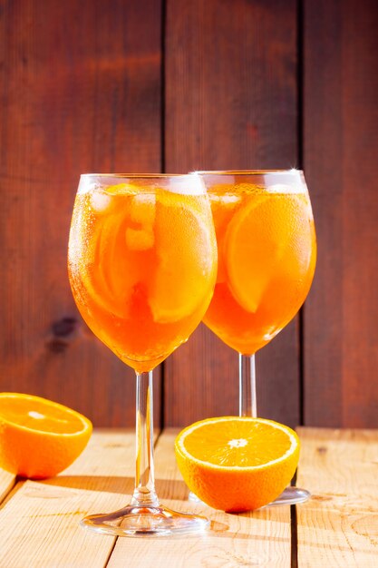 Cocktail Aperol Spritz Sur Fond De Bois