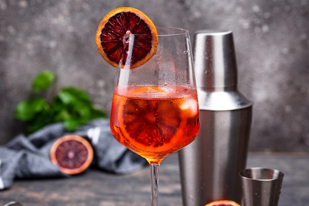 Cocktail Aperol Spritz à l'orange sanguine