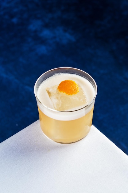 Cocktail au whisky bitter sarrasin et glace