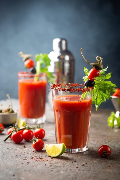 Cocktail Bloody Mary Boisson alcoolisée avec de la vodka dans un verre