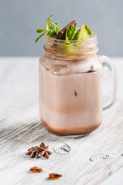 Cocktail de café au chocolat et à la cannelle