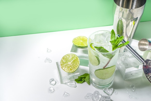 cocktail classique de limonade mojito citron vert et menthe