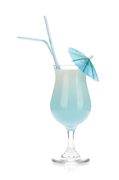 Cocktail à la crème de noix de coco bleue