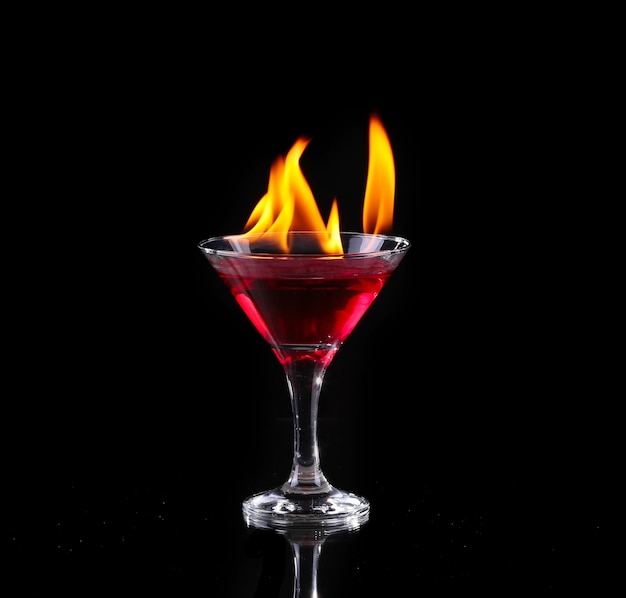 Cocktail flamboyant sur noir