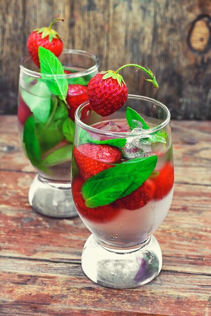 Cocktail de fraises avec de la glace