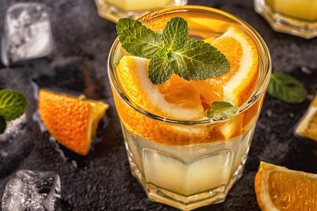 Cocktail maison orange / eau infusée aux fruits détox